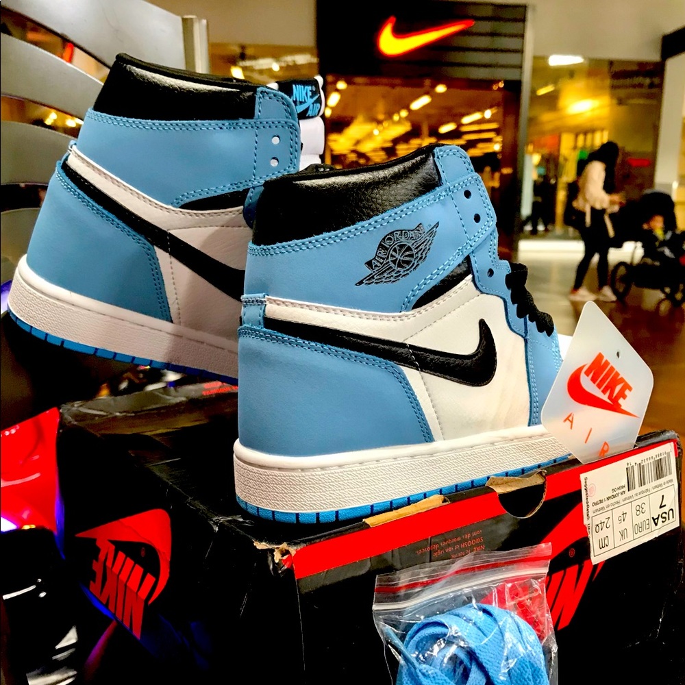 Air Jordan University Blue -BigGirl Size: 5.5Y Unused, with box and spare laces.